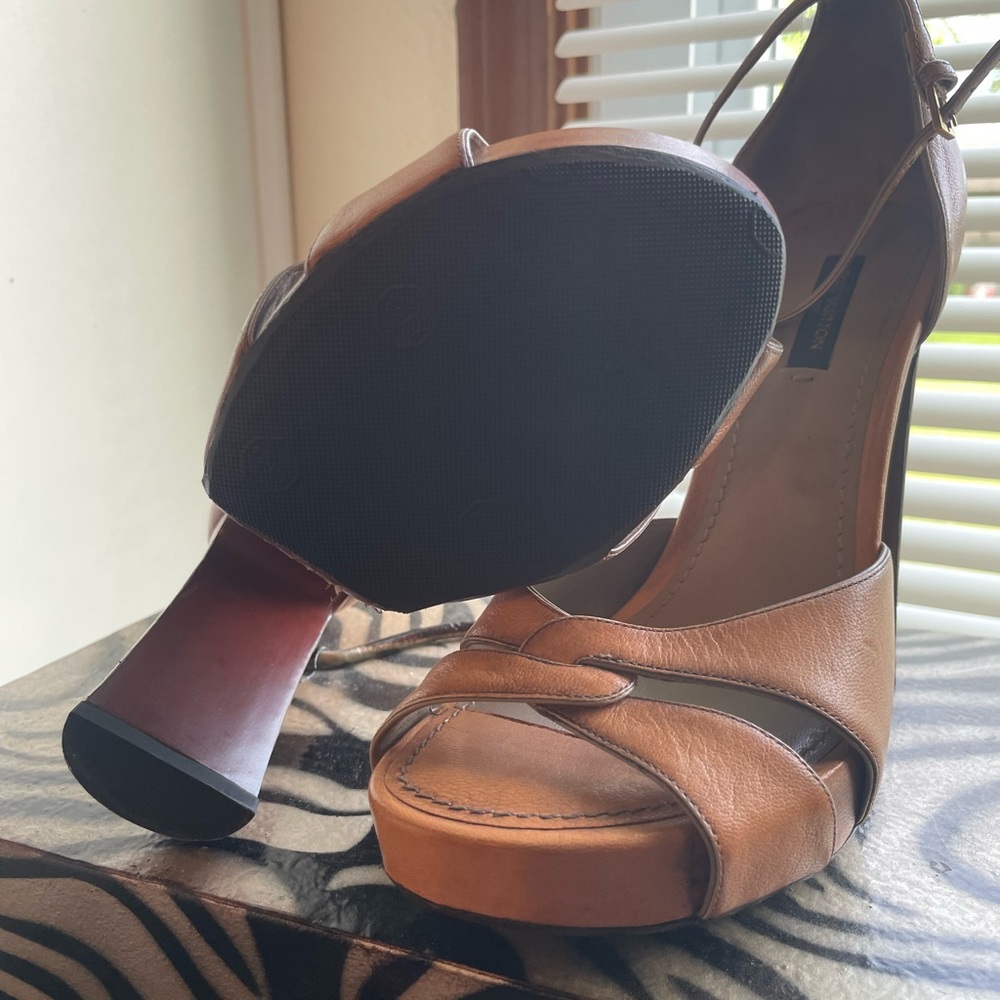 New! Louis Vuitton Brown Leather Heels with Strappy Design (no box) - Picture 5 of 5